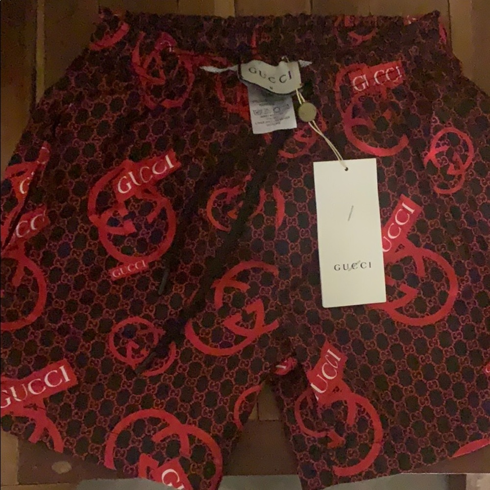 GUCCI MEN NEW SEASON SHOWY SEA SHORT ITALY